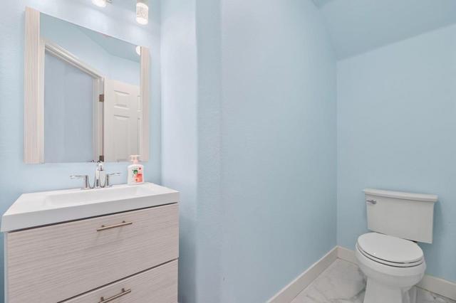 708 Raineer Court, San Leandro CA: https://media.crmls.org/mediaz/695fc135-ef2e-47bf-9c6e-8db49f35cf72.jpg