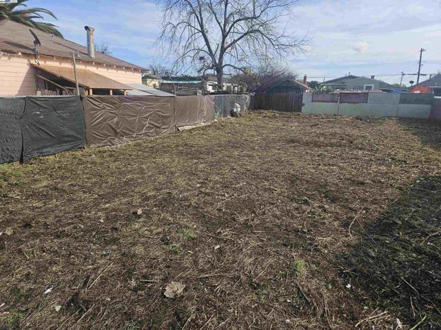 1020 70Th Ave, Oakland CA: https://media.crmls.org/mediaz/6960e214-3c76-4d61-8db8-b291352b2cd8.jpg