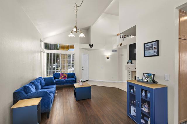 845 RIDGEWATER DR, Chula Vista CA: https://media.crmls.org/mediaz/69613329-cce0-4760-9033-e1a08e63d955.jpg