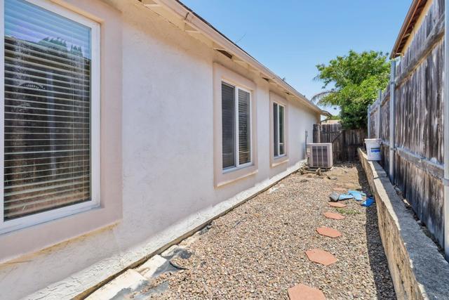 13002 Standish Dr, Poway CA: https://media.crmls.org/mediaz/69615b79-7517-4507-8032-51ca09f441a2.jpg