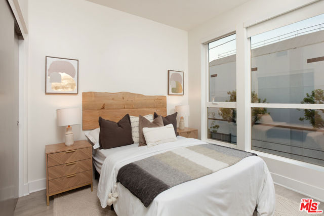 6067 W Studio Court, Los Angeles CA: https://media.crmls.org/mediaz/6961e05d-1537-4999-b466-df3ba7270fe7.jpg