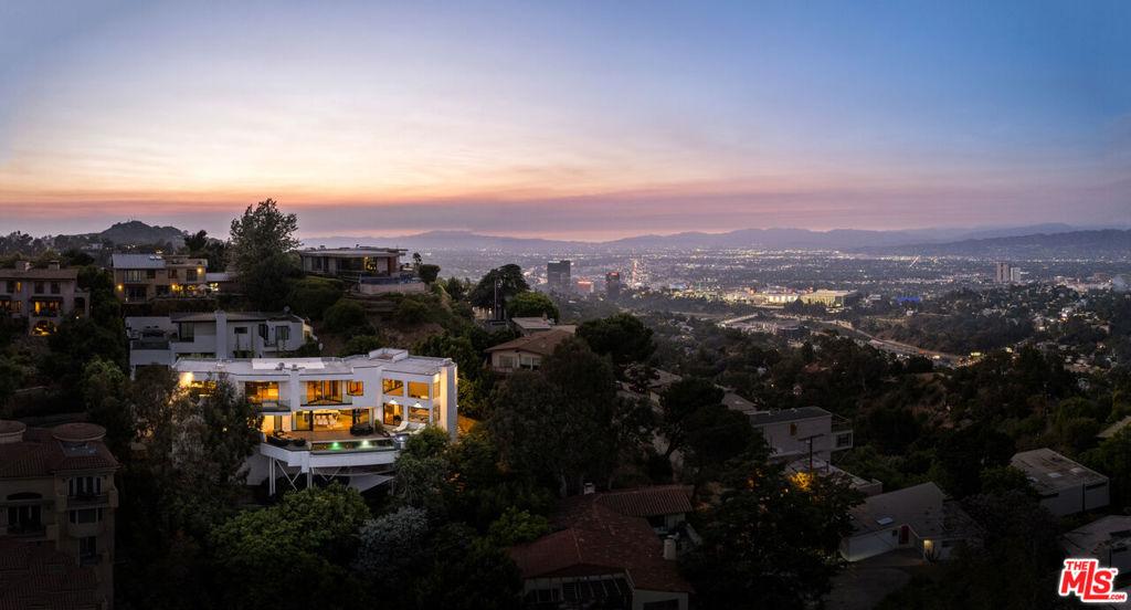 2826 Las Alturas Street