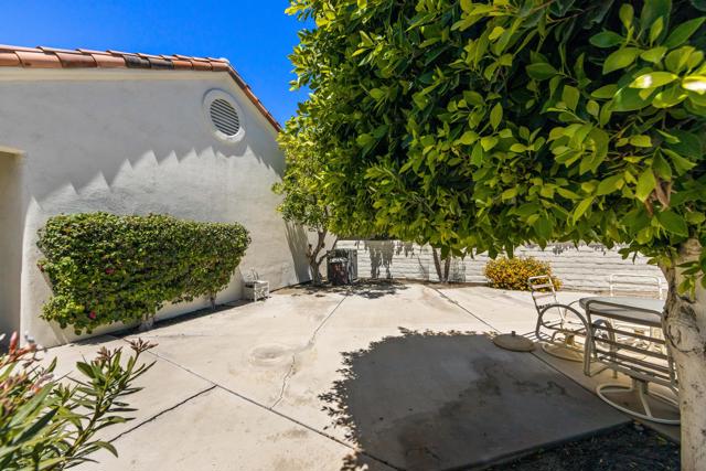 43870 Via Granada, Palm Desert CA: https://media.crmls.org/mediaz/6962a044-8751-4e72-851c-2b90e2361869.jpg