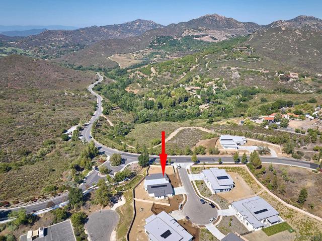 16350 Sage Trails Ct, Poway CA: https://media.crmls.org/mediaz/6962c796-16aa-4eca-9bdb-af2335503c5a.jpg