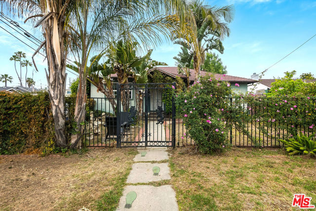 15361 Archwood Street, Van Nuys CA: https://media.crmls.org/mediaz/6963a3d8-e984-4efb-8dbb-cfb437aa2958.jpg