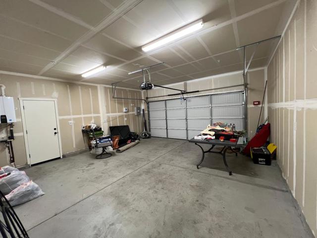 1460 Waterwheel Lane, Hollister CA: https://media.crmls.org/mediaz/69644e6c-00ac-49cb-8a49-3d03421cc0da.jpg