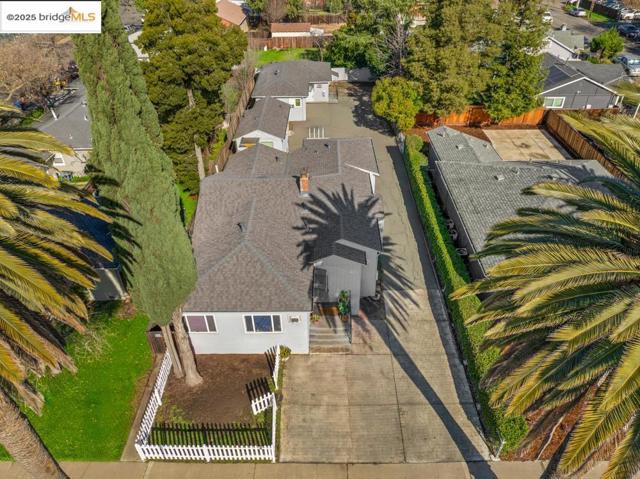 2745 Concord Blvd, Concord CA: https://media.crmls.org/mediaz/696462ef-e094-4eaa-a1d6-ae0981280792.jpg