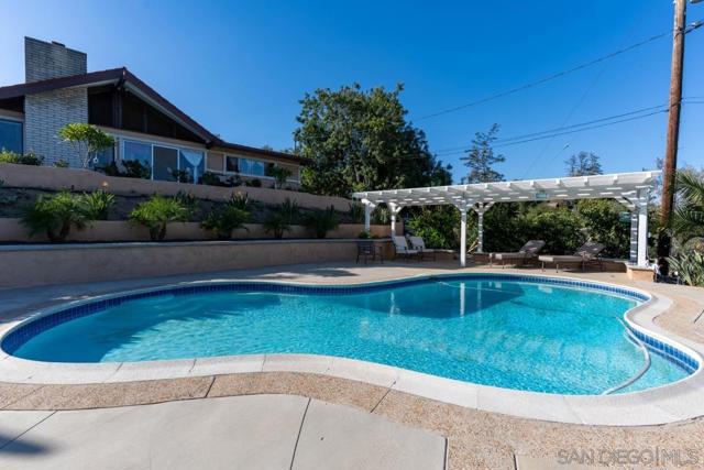 732 Hamilton Lane, Fallbrook CA: https://media.crmls.org/mediaz/69646375-2611-479f-8c0b-35e7d843278e.jpg