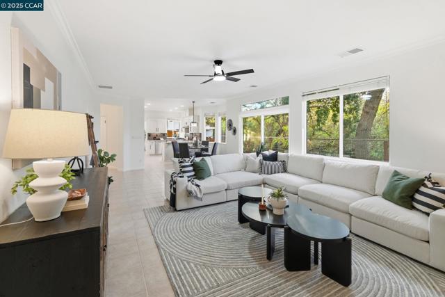 1975 Holly Creek Pl, Concord CA: https://media.crmls.org/mediaz/6965357d-3e1b-4843-918e-5224ac3994cc.jpg