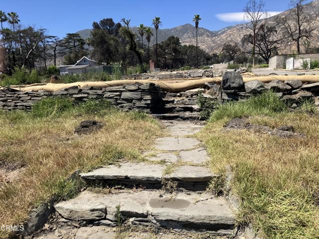 25 E Palm Street, Altadena CA: https://media.crmls.org/mediaz/696598fd-beb8-4a47-aefe-ee1cf5aae294.jpg