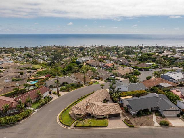 5602 Ladybird Lane, La Jolla CA: https://media.crmls.org/mediaz/6965bb10-3aec-4af3-921b-8d3a773dc8c7.jpg