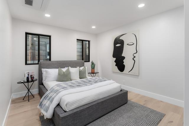 2623 Ocean Front Walk, San Diego CA: https://media.crmls.org/mediaz/6965e0f6-0f74-4fda-aff2-5dc5ab641c60.jpg