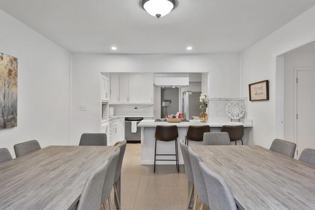 672 Claridge Drive, Pacifica CA: https://media.crmls.org/mediaz/696637e2-5974-4048-be1d-f750377f90b7.jpg