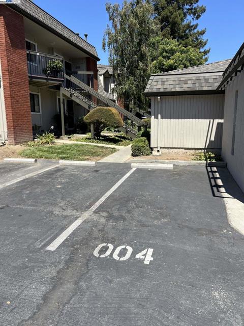 3287 Shadow Park Pl, San Jose CA: https://media.crmls.org/mediaz/69668efc-3311-47e5-9742-400538c7cf93.jpg