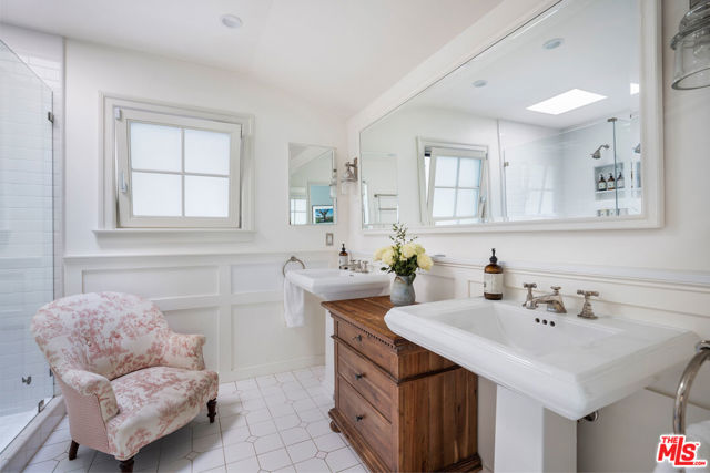 1801 San Ysidro Drive, Beverly Hills CA: https://media.crmls.org/mediaz/6966d028-be73-45b9-a874-377f145ace24.jpg