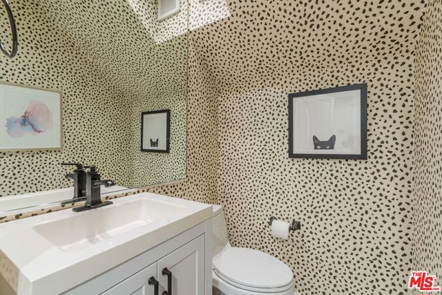 Drew Fenton | 520 S Barrington Avenue Los Angeles CA | MLS: 7436055
