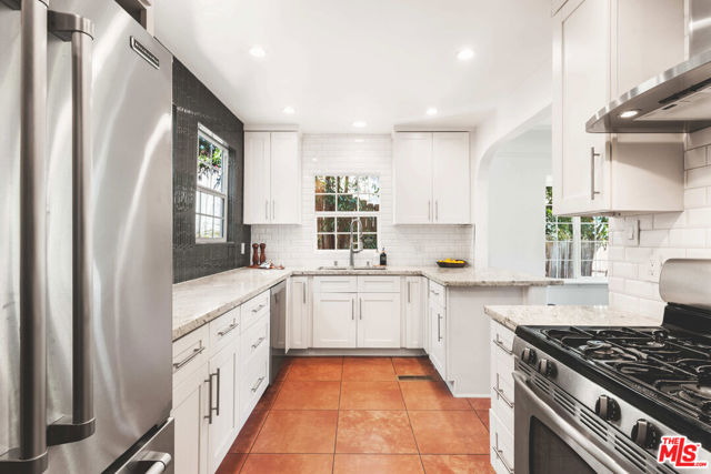 6475 San Marco Circle, Los Angeles CA: https://media.crmls.org/mediaz/6967a021-a90f-4648-95ff-39c0cc8ee650.jpg