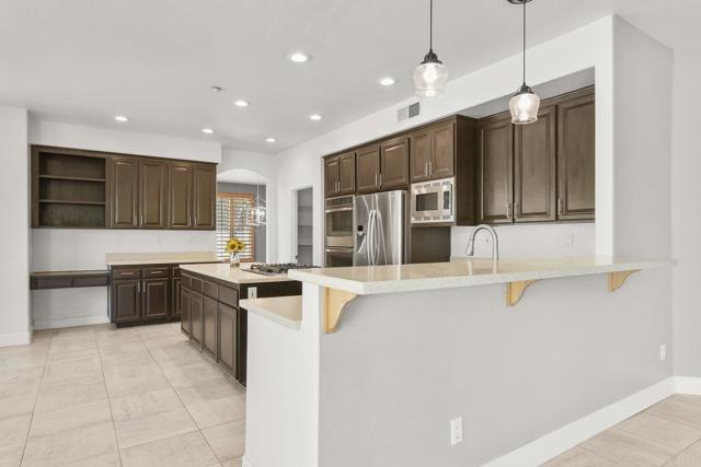 Detail Gallery Image 21 of 72 For 3156 Willow Creek Pl, Escondido,  CA 92027 - 5 Beds | 4 Baths