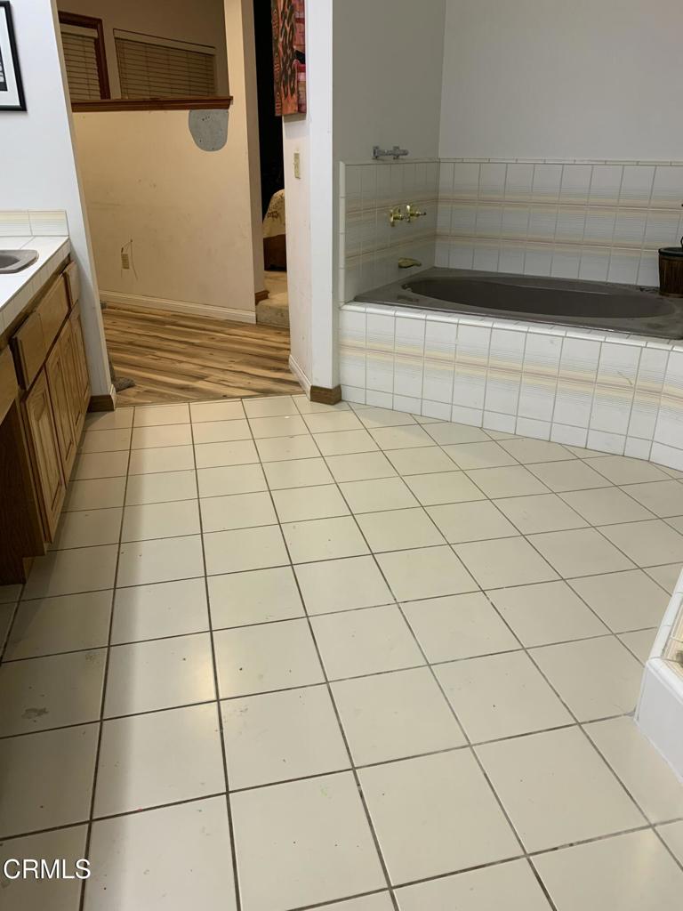 https://media.crmls.org/mediaz/6968477d-d451-4923-a773-3aaca409b651.jpg?preset=X-Large