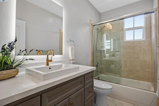5719 Dimas Ct, Pleasanton CA: https://media.crmls.org/mediaz/6968693a-760f-47c4-97f8-f2ab65c072a6.jpg