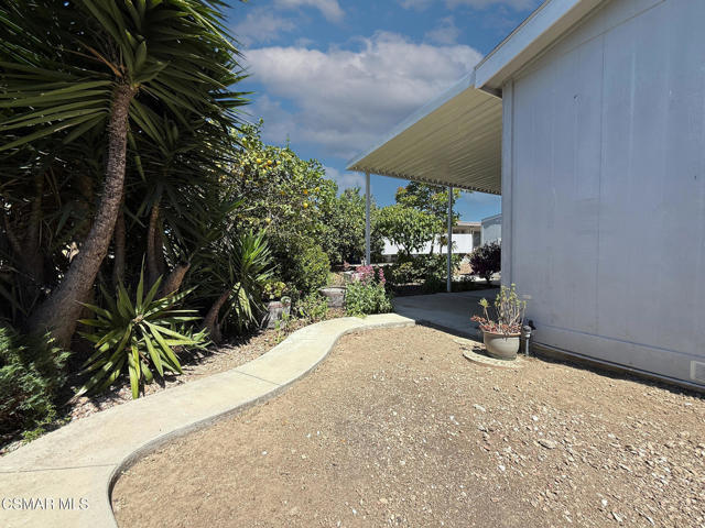 114 Stevens Circle, Ventura CA: https://media.crmls.org/mediaz/69690414-ef5a-4f09-9dff-0c08b62f8a65.jpg