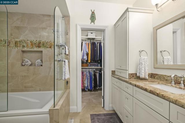 3622 Terra Granada Dr, Walnut Creek CA: https://media.crmls.org/mediaz/6969075d-ef1d-4296-86b3-830259da3ff4.jpg
