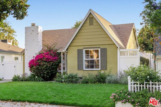 4311 Greenbush Avenue, Sherman Oaks CA: https://media.crmls.org/mediaz/69695142-af3d-4706-9be1-bd5e313f54d1.jpg