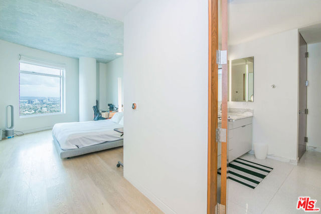 1 W Century Drive, Los Angeles CA: https://media.crmls.org/mediaz/696965f1-41a2-4473-b863-eab7f5e09a82.jpg