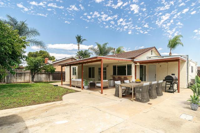 1337 Calle Colnett, San Marcos CA: https://media.crmls.org/mediaz/696a9e86-4d17-426c-94d2-508dc5f63697.jpg