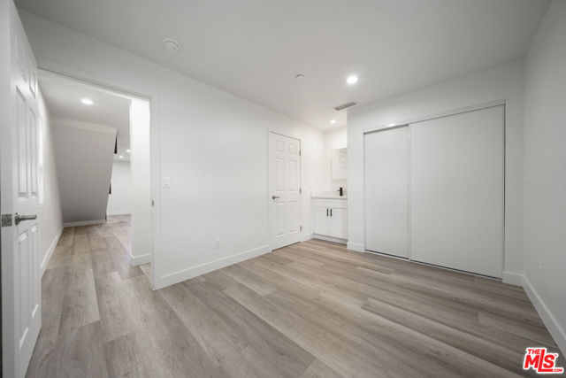4112 1/2 S Normandie Avenue, Los Angeles CA: https://media.crmls.org/mediaz/696ae8f0-b10a-44e6-9fa8-dc4aac9637b2.jpg