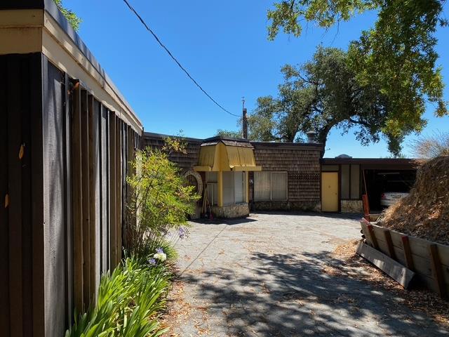 21460 Bear Creek Road, Los Gatos CA: https://media.crmls.org/mediaz/696b9f65-e0a6-4371-982d-432beeedfa64.jpg