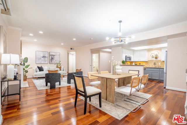 616 S Wilton Place, Los Angeles CA: https://media.crmls.org/mediaz/696bbeb7-21ce-4984-8f6f-4470539a4d9a.jpg