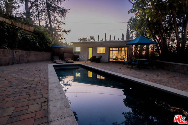 3131 & 3135 Oakcrest Drive, Los Angeles CA: https://media.crmls.org/mediaz/696cb086-ef4a-4a5a-ba22-3057ed2fbad7.jpg