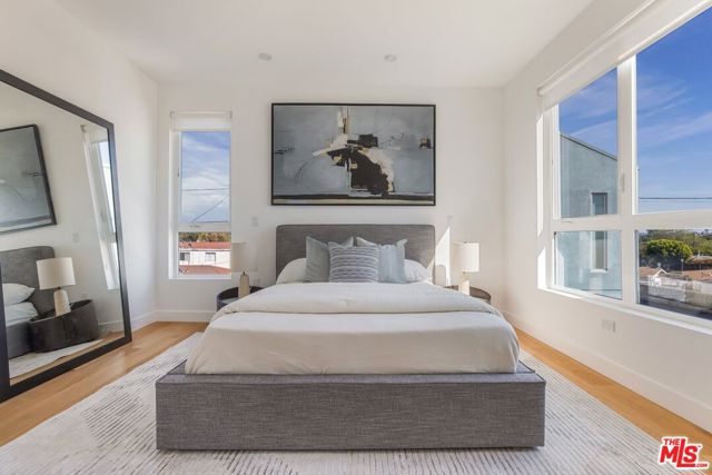 11724 Culver Boulevard, Los Angeles CA: https://media.crmls.org/mediaz/696ce05b-859f-4262-8b8f-cad9f0e28936.jpg