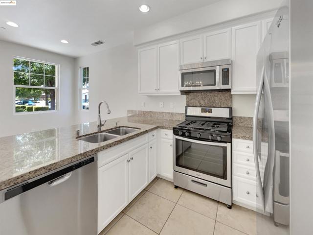 789 King Palm Ln, Brentwood CA: https://media.crmls.org/mediaz/696d36f7-3536-4b1a-8b85-7722e97b2634.jpg