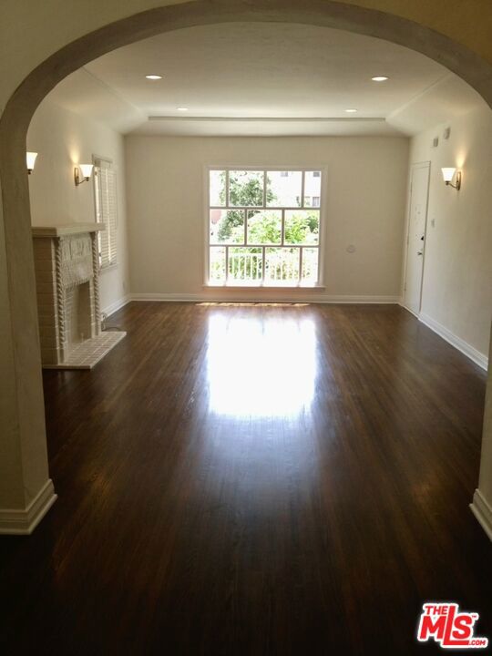 347 N Curson Avenue, Los Angeles CA: https://media.crmls.org/mediaz/696d4c54-aea5-4468-b8d6-194dc2c0beed.jpg