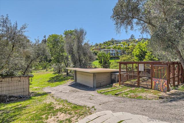 4359 Date Ave, La Mesa CA: https://media.crmls.org/mediaz/696d9ab0-74ec-43f6-a6c4-7b1181852bb3.jpg