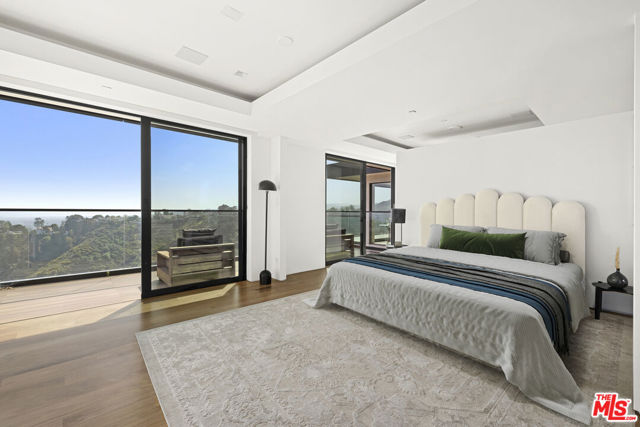 1731 Summitridge Drive, Beverly Hills CA: https://media.crmls.org/mediaz/696dbca9-aa6c-416b-9be7-386fc63ce81d.jpg