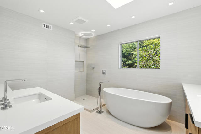 Detail Gallery Image 15 of 33 For 7772 Torreyson Dr, Los Angeles,  CA 90046 - 3 Beds | 5 Baths