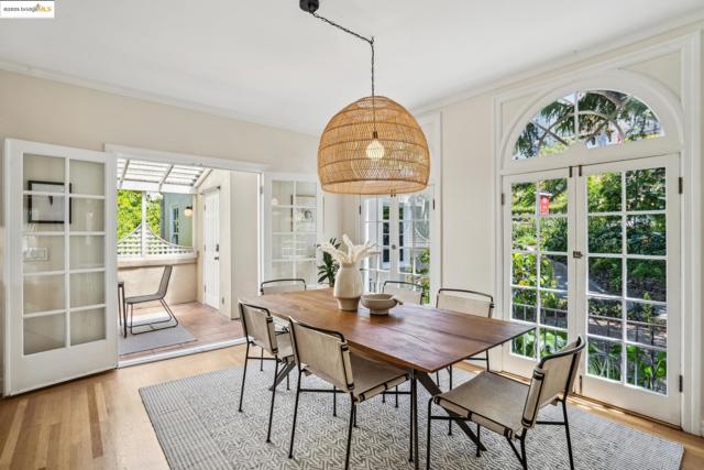 6051 MARGARIDO Dr, Oakland CA: https://media.crmls.org/mediaz/696e72cf-4425-4a6d-9094-b21cb32be840.jpg