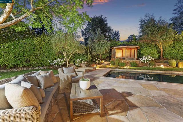 51 Ivy Dr, Orinda CA: https://media.crmls.org/mediaz/696e7e55-6593-436c-b6f2-9ed70ef5fcd8.jpg