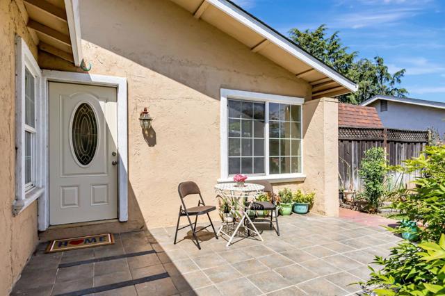 263 Vineyard Drive, San Jose CA: https://media.crmls.org/mediaz/696e9366-51c7-46b2-92cc-3439d1291313.jpg