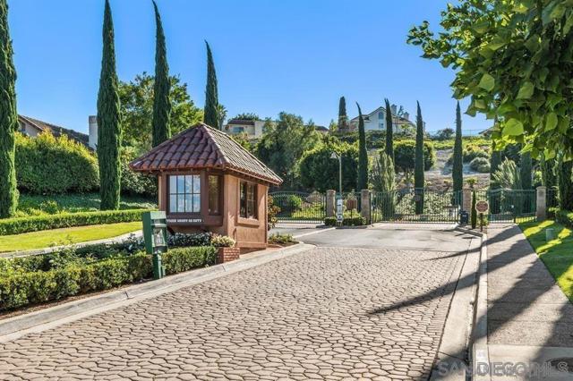 12206 Fairway Pointe Row, San Diego CA: https://media.crmls.org/mediaz/696ebf70-7022-47a4-9da7-f28e1e592e9c.jpg