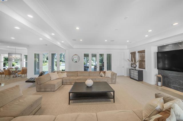 8324 Waterwell Way, Tracy CA: https://media.crmls.org/mediaz/696fbb63-39c9-443d-b5fe-25d464a55a06.jpg