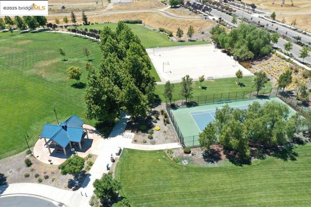 133 Clear Lake Ct, Oakley CA: https://media.crmls.org/mediaz/6970a4dd-96b3-4fca-a539-c6e6acdc0e34.jpg