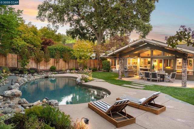 9 Saint Andrews Pl, Alamo CA: https://media.crmls.org/mediaz/6970bc66-66f7-4316-98da-4fed687cdb13.jpg