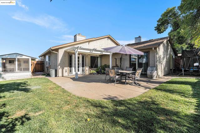 80 Mandeville Ct, Oakley CA: https://media.crmls.org/mediaz/6970d117-9812-4b0a-896d-d348cfb0d81f.jpg