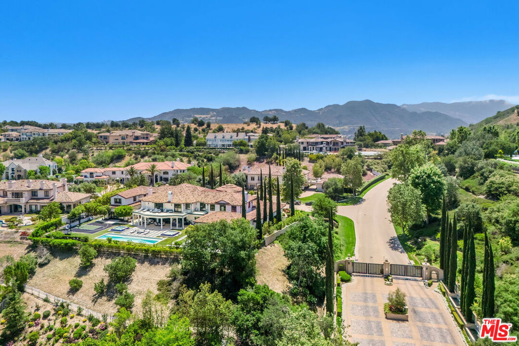 https://media.crmls.org/mediaz/69720059-4456-4c04-b771-a988a3be2f6e.jpg?preset=X-Large