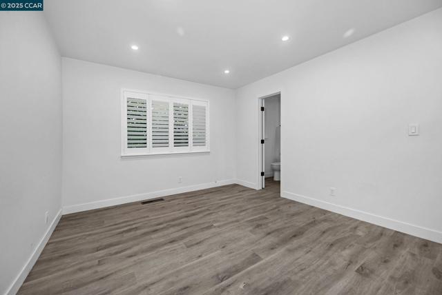 1933 Oak Park Blvd, Pleasant Hill CA: https://media.crmls.org/mediaz/6972050d-3f8d-4401-aae5-39f9021aa3b7.jpg