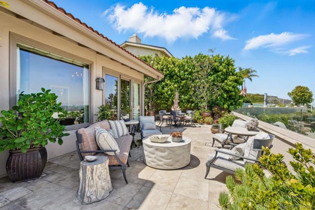 2885 Caminito Merion, La Jolla CA: https://media.crmls.org/mediaz/697227d1-b366-410f-a8e2-7f59eea2ac02.jpg
